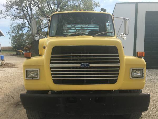 Ford L9000 Pull truck for sale in Williamsburg, KS – photo 3