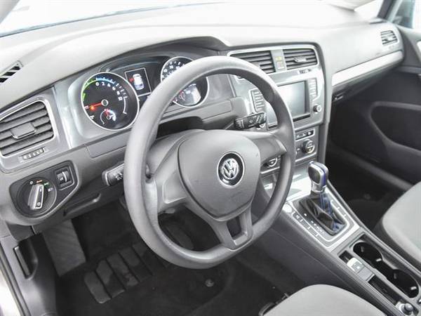 2016 VW Volkswagen eGolf SE Hatchback Sedan 4D sedan Gray - FINANCE for sale in Bakersfield, CA – photo 2