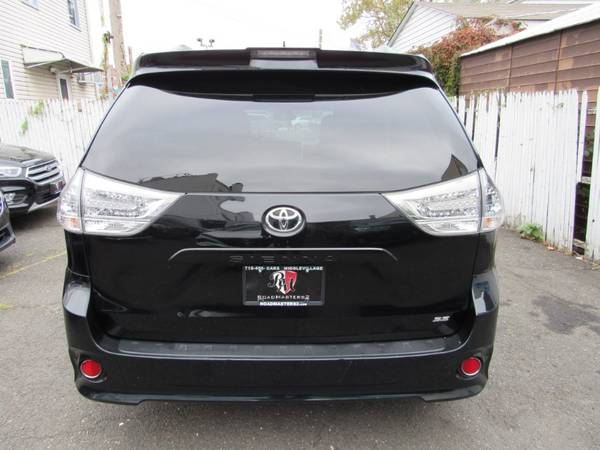Take a look at this 2018 Toyota Sienna-queens for sale in Middle Village, NY – photo 5