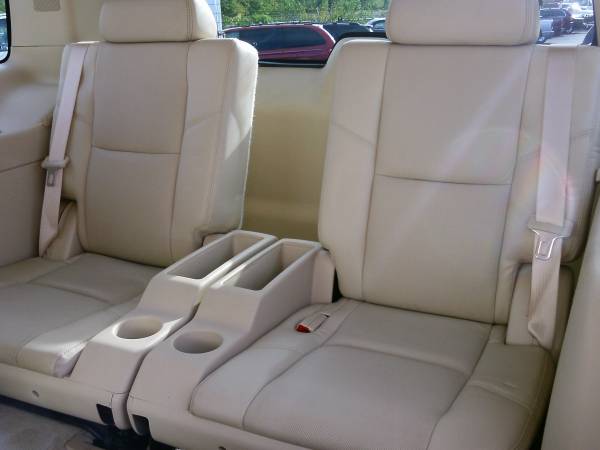 2008 Cadillac Escalade-HEATED LEATHER! NAV! REMOTE START! DVD! for sale in Silvis, IA – photo 13