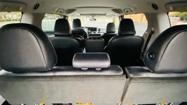 2017 Toyota Sienna SE Premium 8 Passenger 4dr Mini Van van White -... for sale in Fayetteville, AR – photo 14