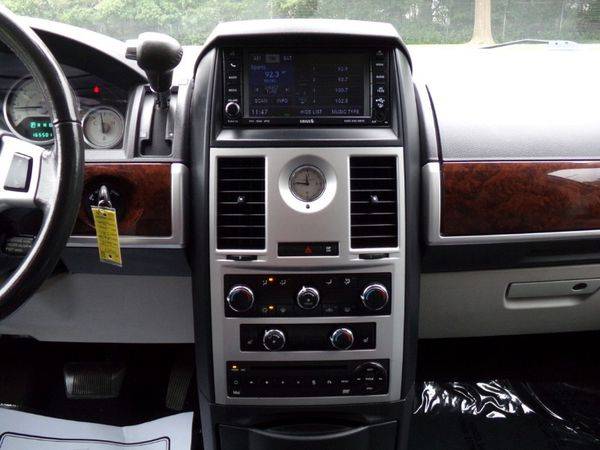2010 Chrysler Town Country Touring Plus for sale in Madison , OH – photo 9
