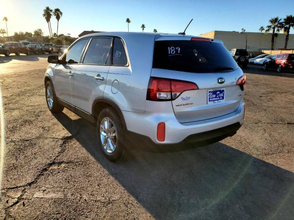 2015 Kia Sorento 2WD 4dr I4 LX FREE CARFAX ON EVERY VEHICLE - cars & for sale in Glendale, AZ – photo 3