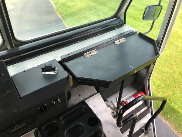 2015 Ford 16' Step Van ****INCLUDES CLOTHING POLES**** for sale in Fenton, MI – photo 12