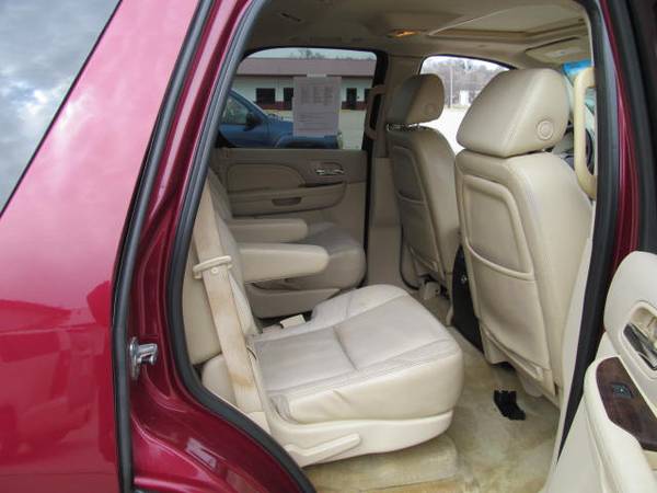 2007 Cadillac Escalade 7 passenger SUV (REDUCED) - cars & trucks -... for sale in Council Bluffs, IA – photo 9