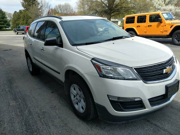 2014 Chevy Traverse (Third Row Seating) - - by dealer for sale in Loves Park, IL – photo 4