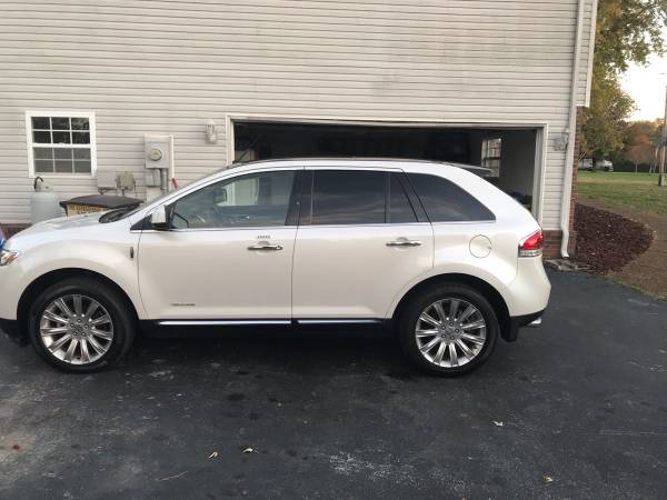 2011 Lincoln MKX Low Miles - cars & trucks - by owner - vehicle... for sale in Thompsons Station, TN – photo 3