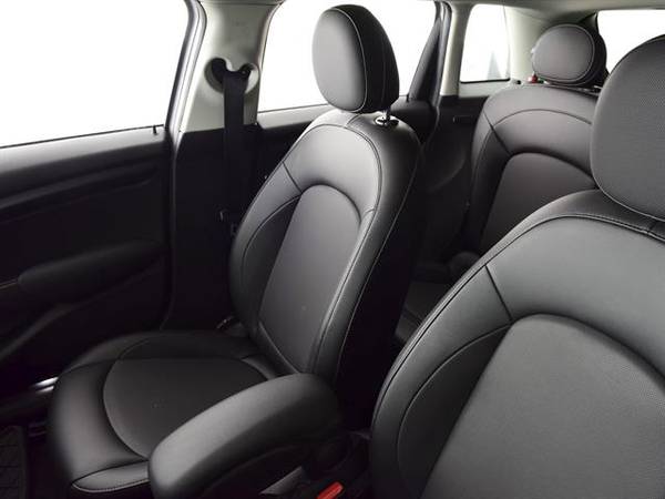 2016 MINI Hardtop 4 Door Cooper Hatchback 4D hatchback Gray - FINANCE for sale in Akron, OH – photo 5