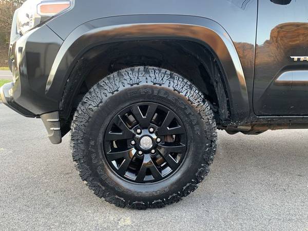 2017 TOYOTA TACOMA SR5* 4X4 * 1 OWNER * Towing Pkg * Brand New Tires... for sale in Sevierville, TN – photo 9