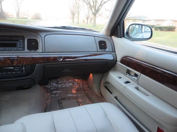 2010 Mercury Grand Marquis LS Ultimate Edition-29,000 MILES! NEW... for sale in West Allis, WI – photo 16