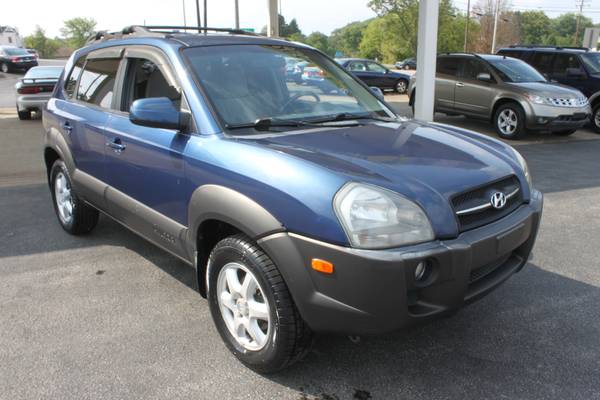 2005 Hyundai Tucson 4WD - 81K miles - cars & trucks - by dealer -... for sale in New Castle, OH – photo 2