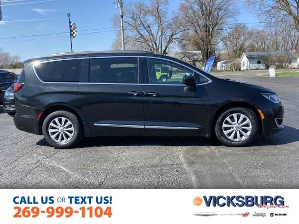 2017 Chrysler Pacifica Touring L - - by dealer for sale in Vicksburg, MI – photo 4