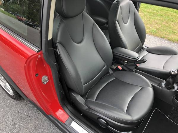 12 Mini Cooper Red 6 Speed Clean Carfax Pano Roof Excellent Condition for sale in Palmyra, PA – photo 18