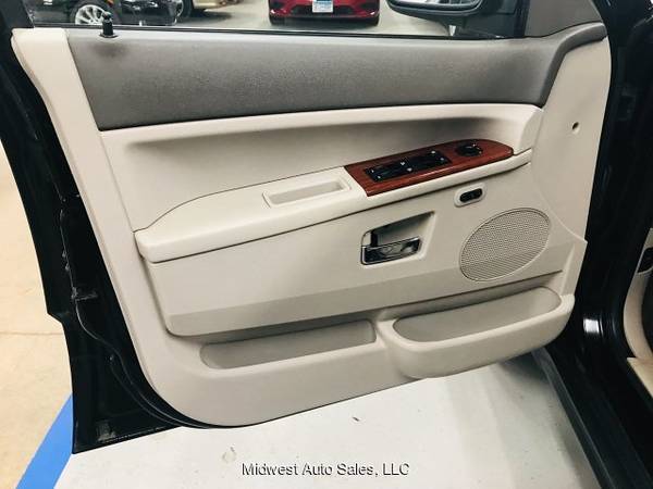2006 Jeep Grand Cherokee Limited V8 Sunroof, Heated Leather! Very Nice for sale in Eden Prairie, MN – photo 10
