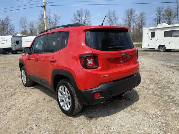 2015 Jeep Renegade Latitude Sport Utility 4D 4x4 for sale in Williamson, NY – photo 5