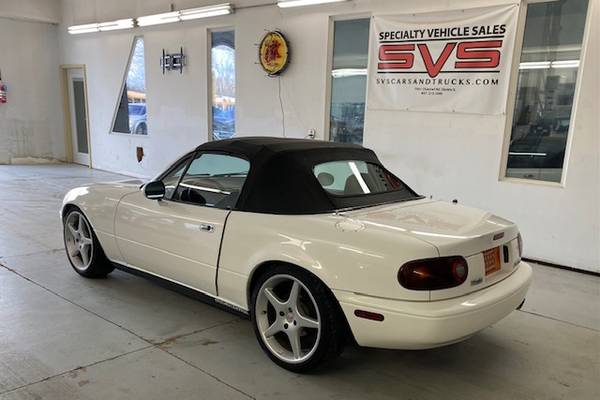 1991 Mazda MX-5 Miata CONVERTIBLE WITH ONLY 40K MILES - cars for sale in SKOKIE, WI – photo 2