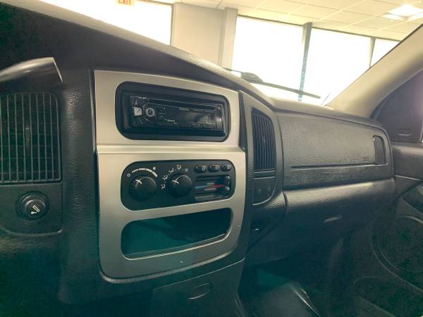 2005 Dodge Ram Pickup 2500 Laramie - - by dealer for sale in Springfield, IL – photo 17