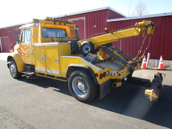 1995 IH 4700 tow truck diesel - - by dealer - vehicle for sale in McMinnville, OR – photo 2