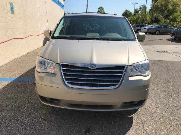 2009 Town and Country V6 3.8L ~ $595 Sign and Drive for sale in Clinton Township, MI – photo 2