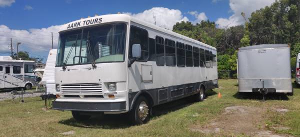 2001 Goshen Coach bus for sale in Holiday, FL