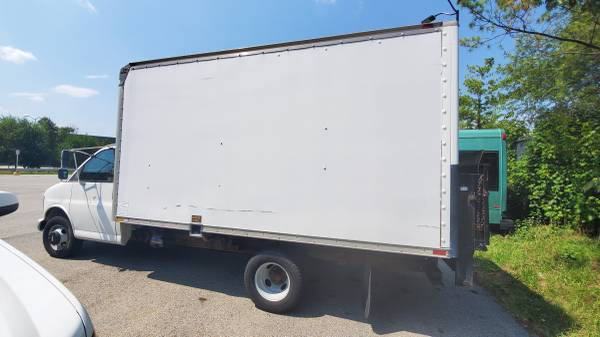 2000 Chevy Box Truck with Lift Gate for sale in Hyattsville, District Of Columbia – photo 4