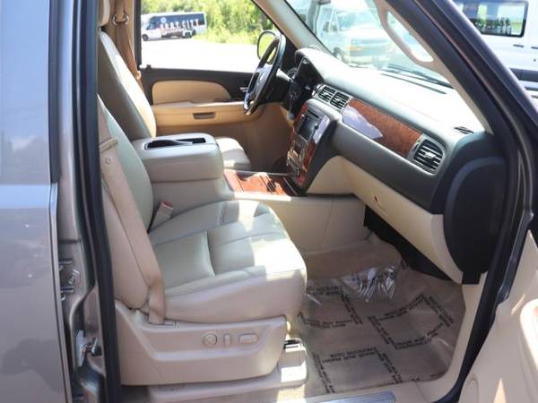 2008 Chevrolet Suburban LTZ 1500 4WD for sale in Plaistow, NH – photo 14