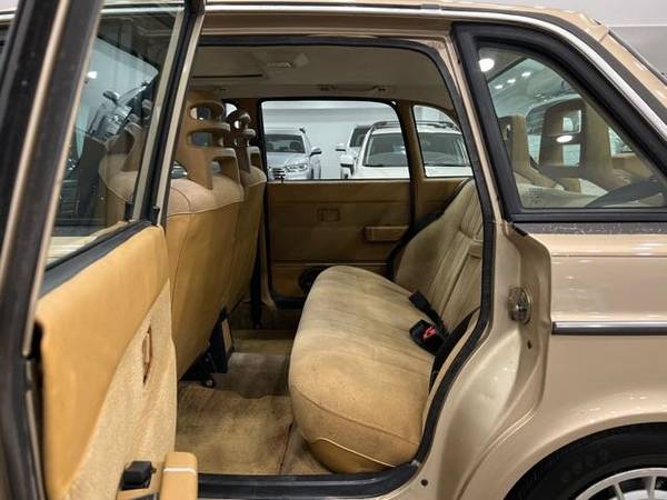 1990 Volvo 240 DL One Owner with Cranking Sunroof for sale in Gladstone, WA – photo 8