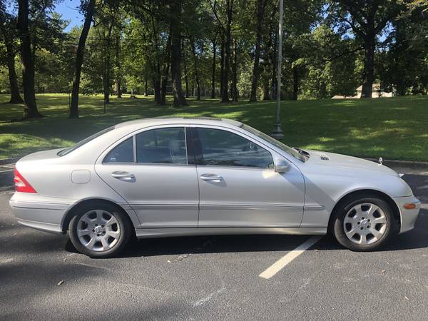 2005 Mercedes-Benz C-Class SHARP!! FINANCING AVALIABLE!! for sale in rock island, IL – photo 5