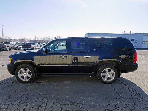2008 Chevy Chevrolet Suburban LT w/3LT suv Black for sale in Ames, IA – photo 6