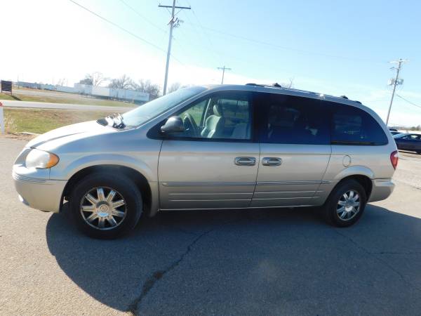 2005 Chrysler Town&Country - cars & trucks - by dealer - vehicle... for sale in Topeka, KS – photo 5