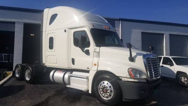 2012 Freightliner Cascadia-manual - - by dealer for sale in Hialeah, FL – photo 6