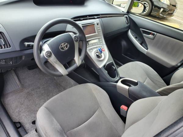 2013 Toyota Prius, great condition I will take monthly payments -... for sale in Northridge, CA – photo 7