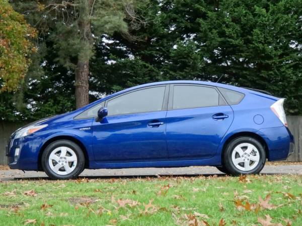 2010 TOYOTA PRIUS III Solar HATCHBACK - cars & trucks - by dealer -... for sale in PUYALLUP, WA – photo 2