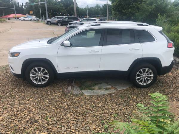 2019 Jeep Cherokee Latitude 4dr SUV suv White - cars & trucks - by... for sale in Springdale, AR – photo 14