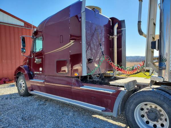 2006 Freightliner Columbia - cars & trucks - by owner - vehicle... for sale in Indianola, IA – photo 2