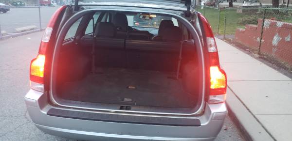 2005 VOLVO V70 WAGON 3RD ROW SEAT - cars & trucks - by owner -... for sale in Montclair, NJ – photo 10
