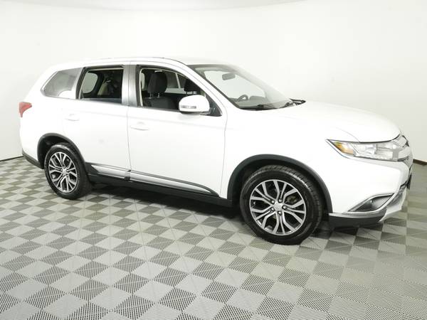2017 Mitsubishi Outlander - cars & trucks - by dealer - vehicle... for sale in Inver Grove Heights, MN – photo 11