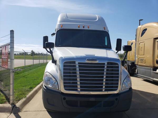 2015 Freightliner Cascadia SKU:2707G for sale in Decatur, IL – photo 10