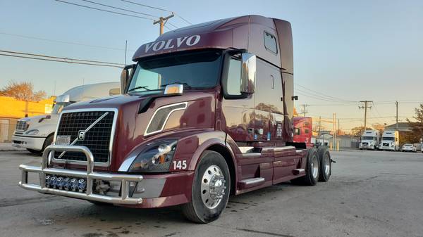 Volvo Semi Truck 2006 - cars & trucks - by owner - vehicle... for sale in Chicago, IL – photo 16
