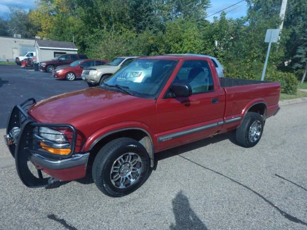 2000 Chevrolet S-10 Reg Cab 108" WB 4WD LS for sale in Oakdale, MN – photo 6