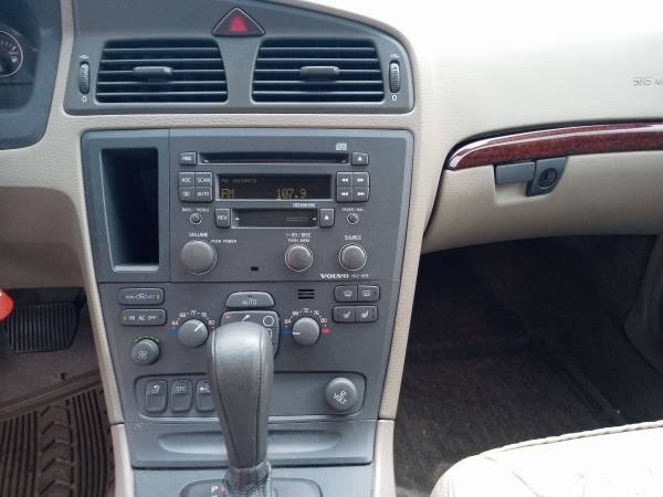 2002 Volvo S60 Turbo Auto 4drs Sunroof-Leather-Cold AC-CD player for sale in Philadelphia, PA – photo 12
