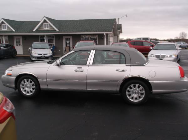 2005 LINCOLN TOWN CAR SIGNATURE LIMITED - - by dealer for sale in RED BUD, IL, MO – photo 3