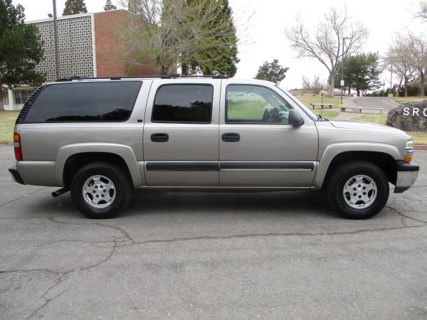2002 Chevrolet Suburban, 4x4, auto, V8, 3rd row, loaded, EXLNT for sale in Sparks, NV – photo 2
