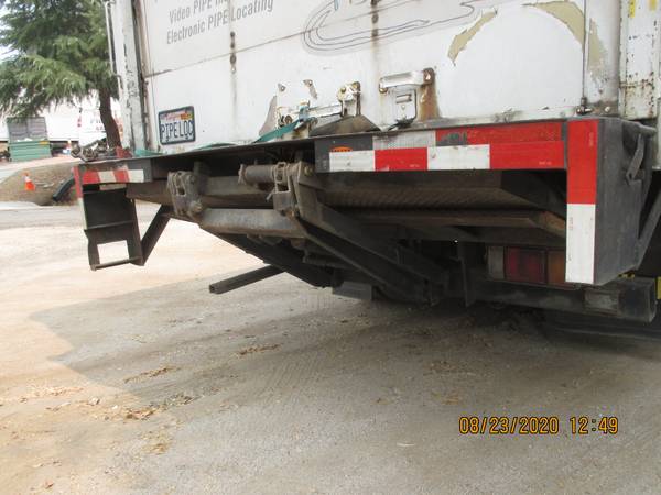 99 W3500 Chevy-Isuzu Med. Duty Box Truck, Lift Gate, Diesel auto tra... for sale in Oakhurst/Coarsegold, CA – photo 5