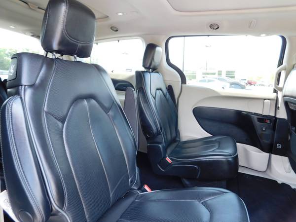 2020 Chrysler Pacifica Limited Warranty Included - Price Negotiable for sale in Fredericksburg, VA – photo 17