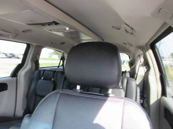 2014 Chrysler Town and Country Touring 4dr Mini Van - cars & trucks... for sale in Bloomington, IL – photo 10