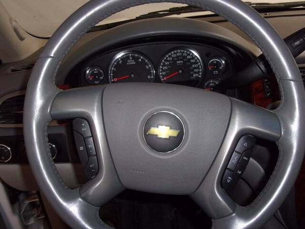 2013 Chevrolet Chevy Suburban LT - - by dealer for sale in Moriarty, NM – photo 24