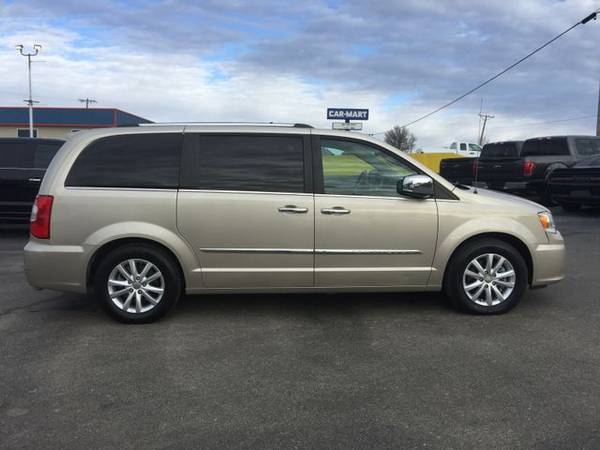 2015 Chrysler Town & Country - Financing Available! - cars & trucks... for sale in Harrisonville, MO – photo 5