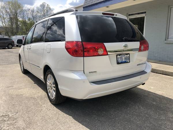 2007 Toyota Sienna XLE Limited Clean No Issues - - by for sale in Louisville, KY – photo 7