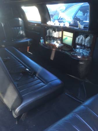 2007 Lincoln Town Car 9 pax Stretch limo for sale in Rockville, District Of Columbia – photo 4